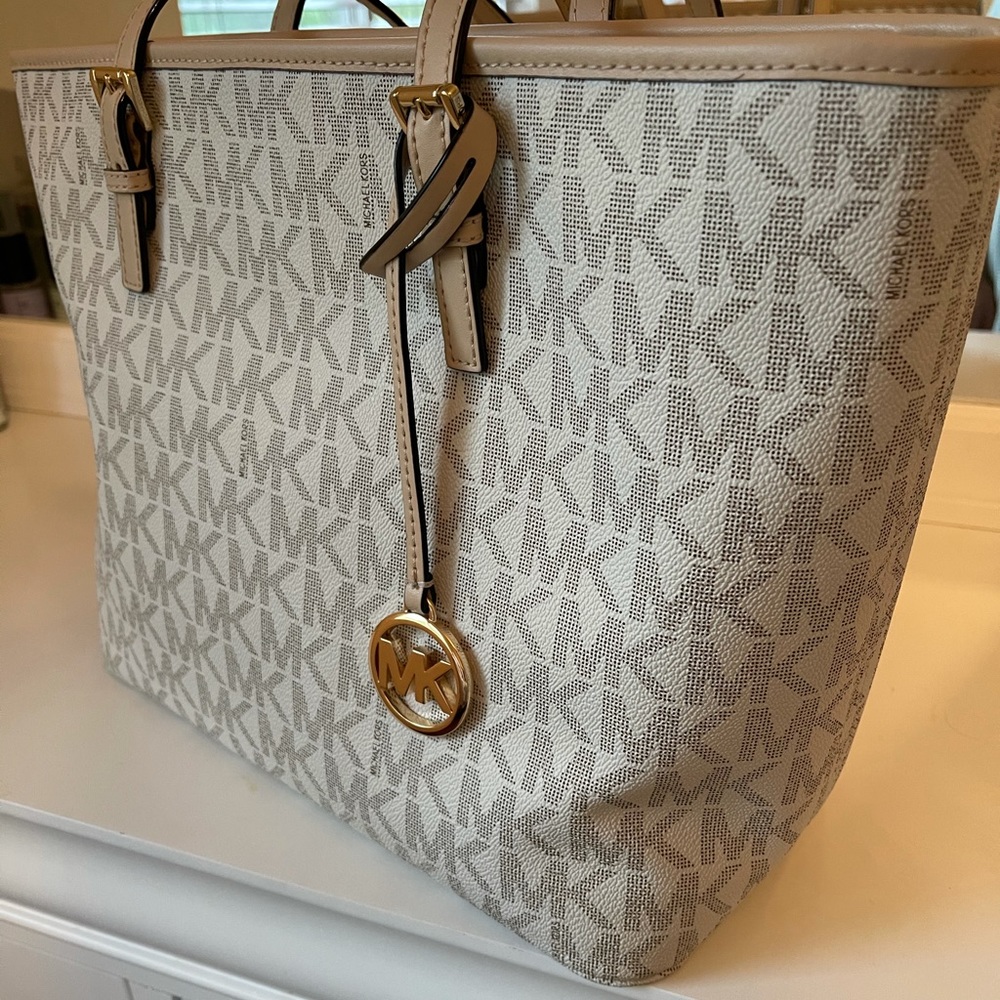 MICHAEL KORS BAGS/WALLETS